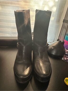 FitFlop Black Leather Mid-Calf Buckle Platform Boots